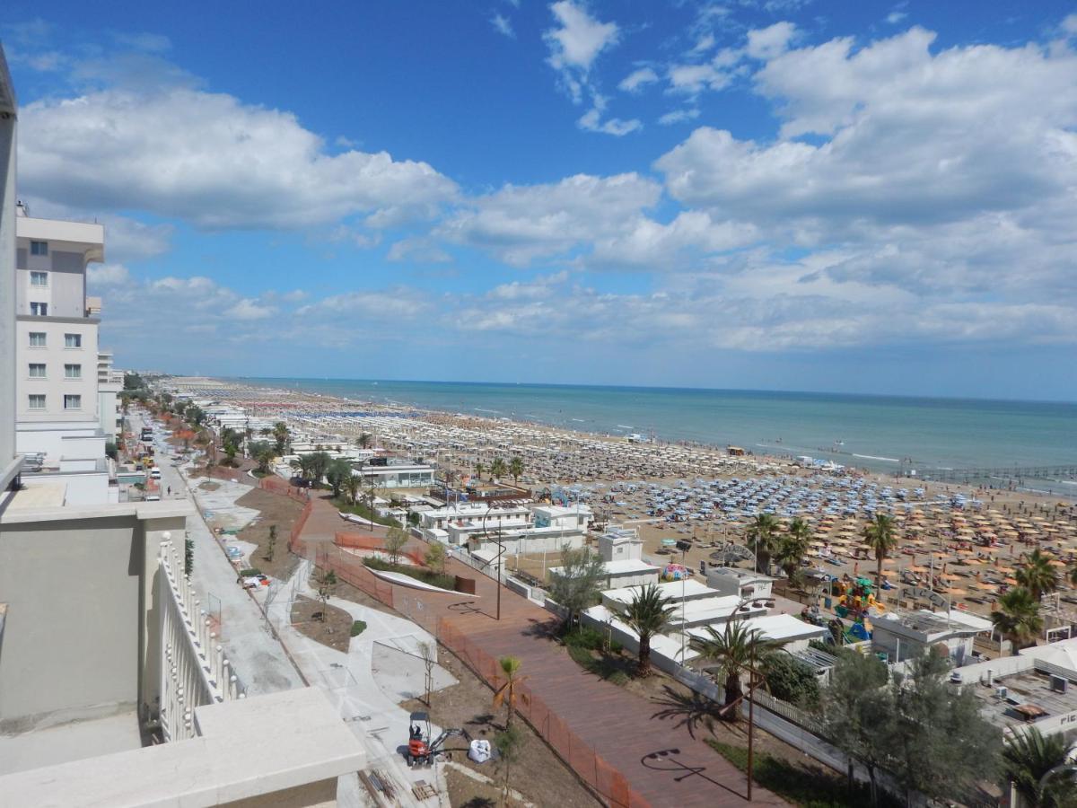 Hotel Giannini Rimini Bagian luar foto