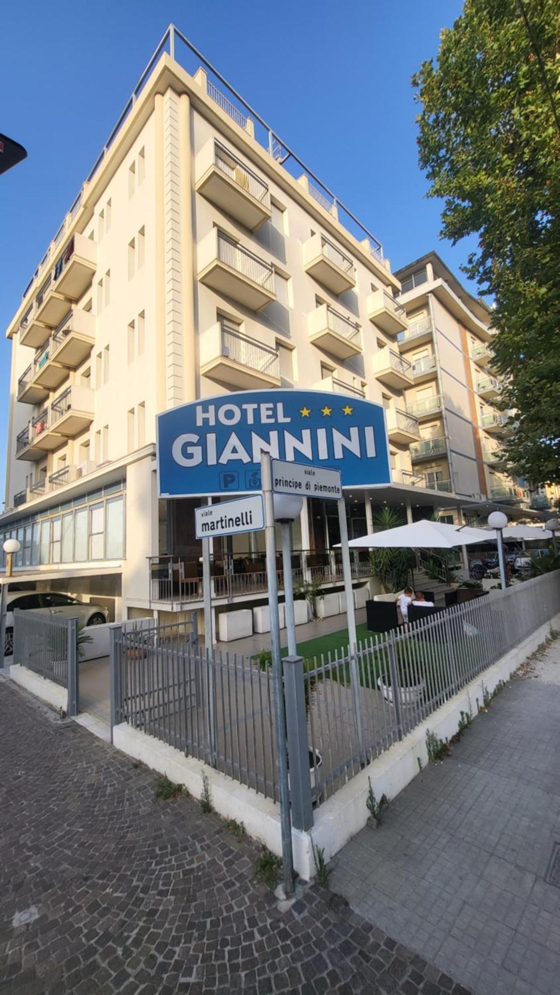 Hotel Giannini Rimini Bagian luar foto